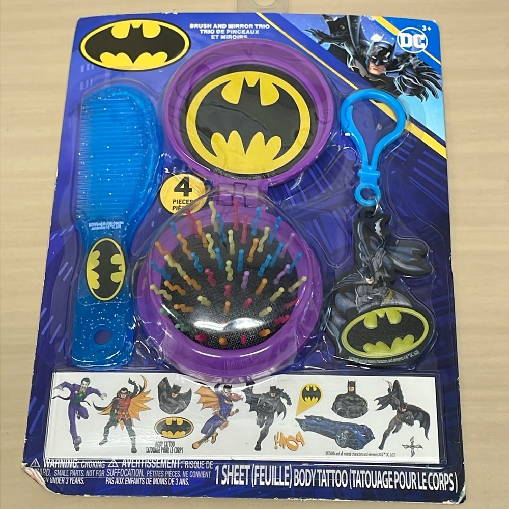 BNIP Batman Body Tattoos Hairbrush Comb Mirror Keychain DC Boy Girl 4PC Gift Set